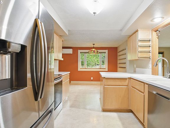 5th image of 8616 NE 57th St