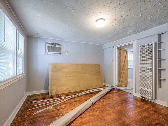 4th image of 805 Rhodes Ave