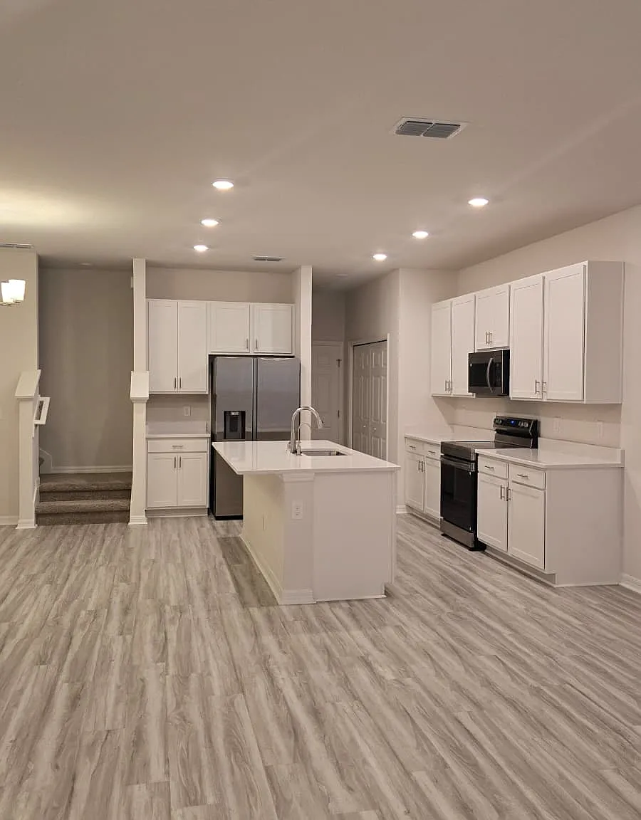 3 bed, 2.5 bath, 1946 sqft, $2,600 — Photo 4