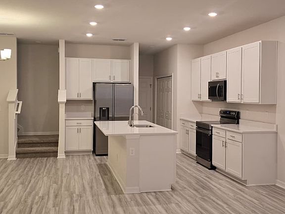 4th image of 527 Windy Willow Way