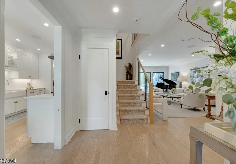 224 Barnstable Dr — Photo 2