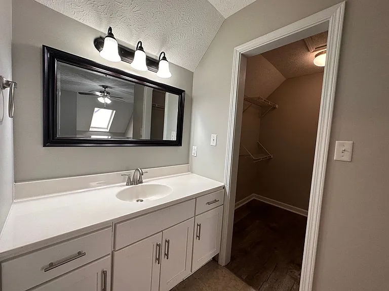 Breckenridge Apartment Homes — Photo 76