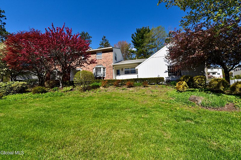 4th image of 1205 Viewmont Drive