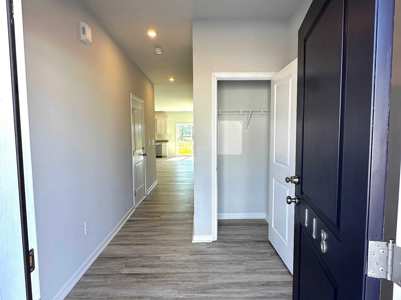 3 bed, 2.5 bath, 1470 sqft, $1,800 — Photo 3