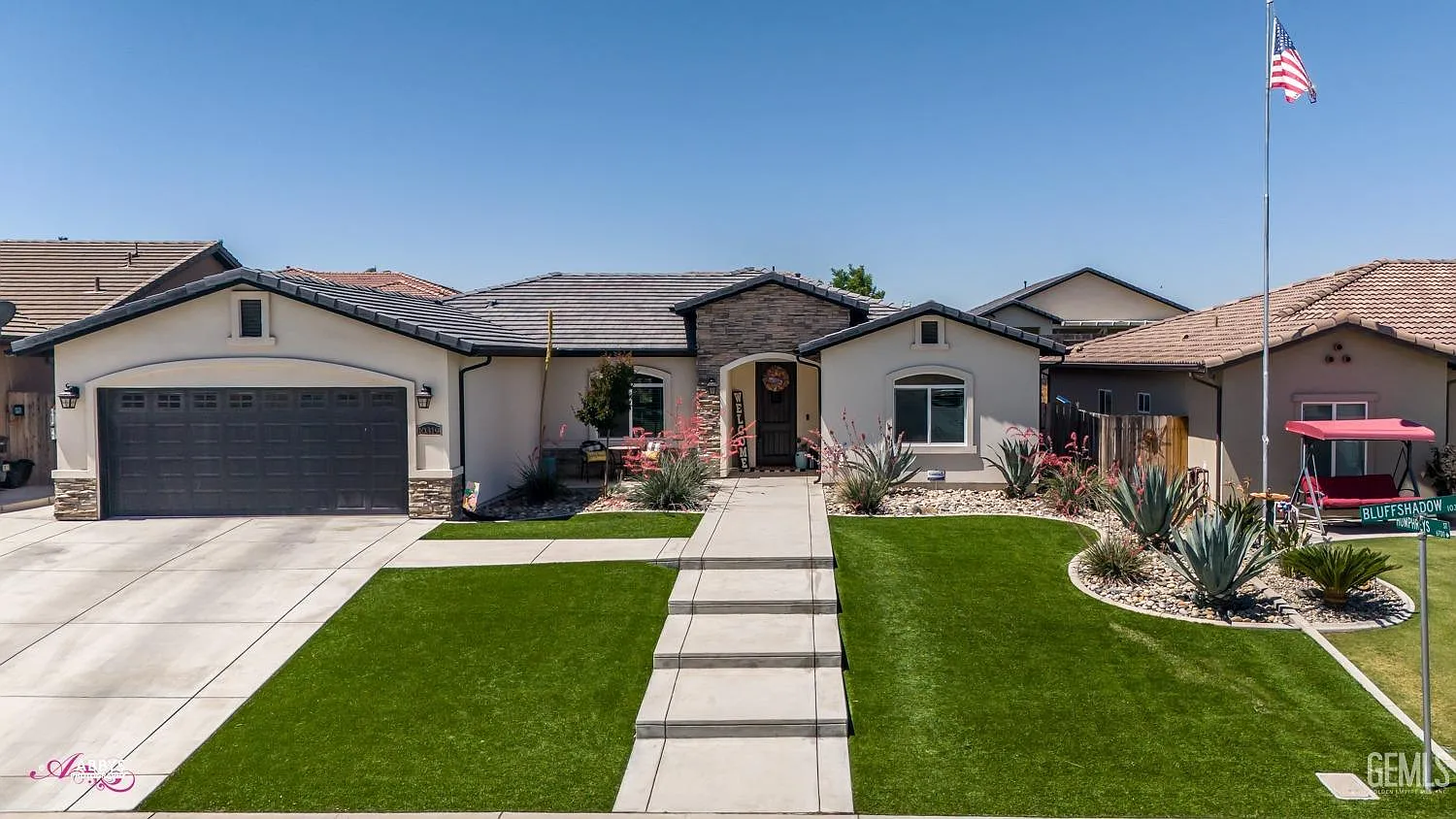10319 Bluffshadow Dr photo 1