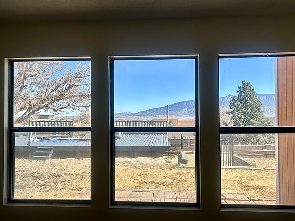 3rd image of 908 Riva Ct NE