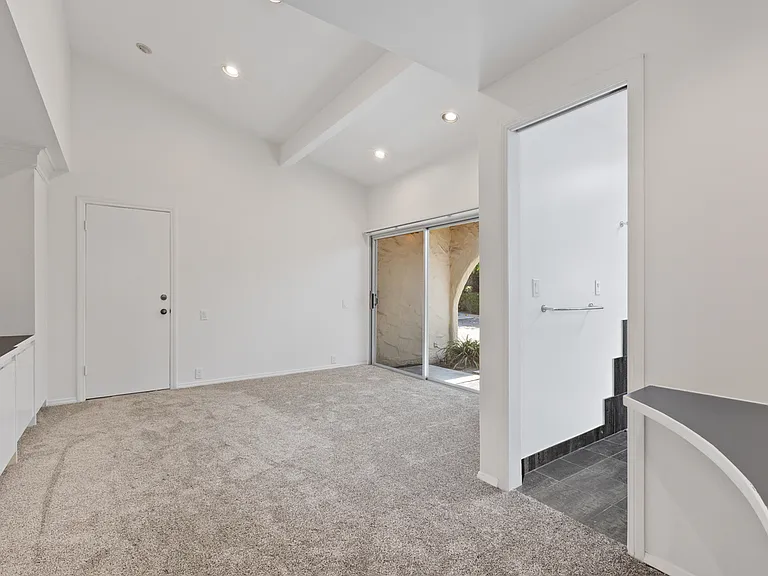 674 E Solana Cir — Photo 16