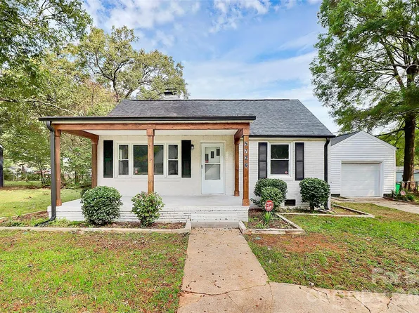 5726 Oak Dr, Charlotte, NC 28216