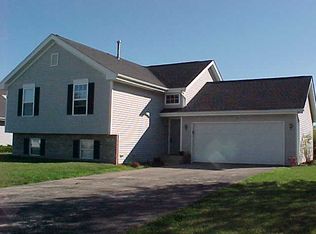 765 Bayfield Rd, Rockton, IL 61072