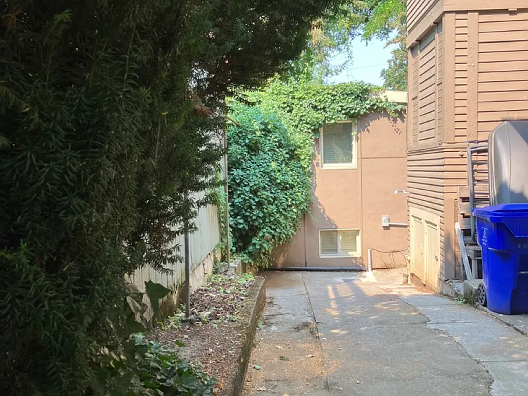 1425 SW Harrison St — Photo 2