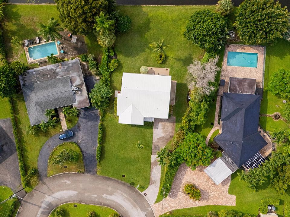 1st image of 7437 Venetian Way