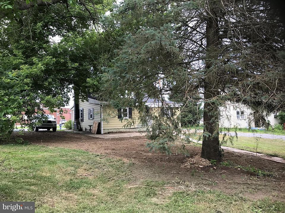 2nd image of 352 W Commerce St