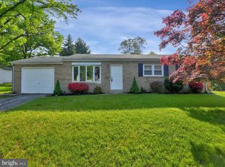 922 Greenbriar Dr, Mechanicsburg, PA 17050