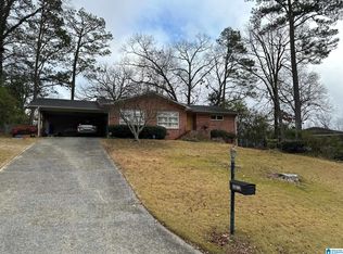 1213 Green Glen Rd, Vestavia Hills, AL 35216