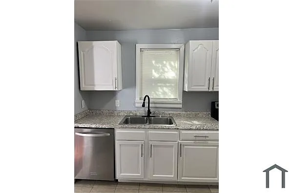 Building Photo - 2105 Mimosa St