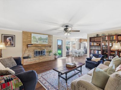 217 E Louella Dr, Hurst, TX, 76054
