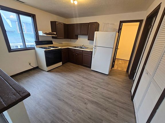 5th image of 410 W 3rd St APT 3