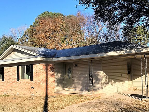 2nd image of 505 E Gum St