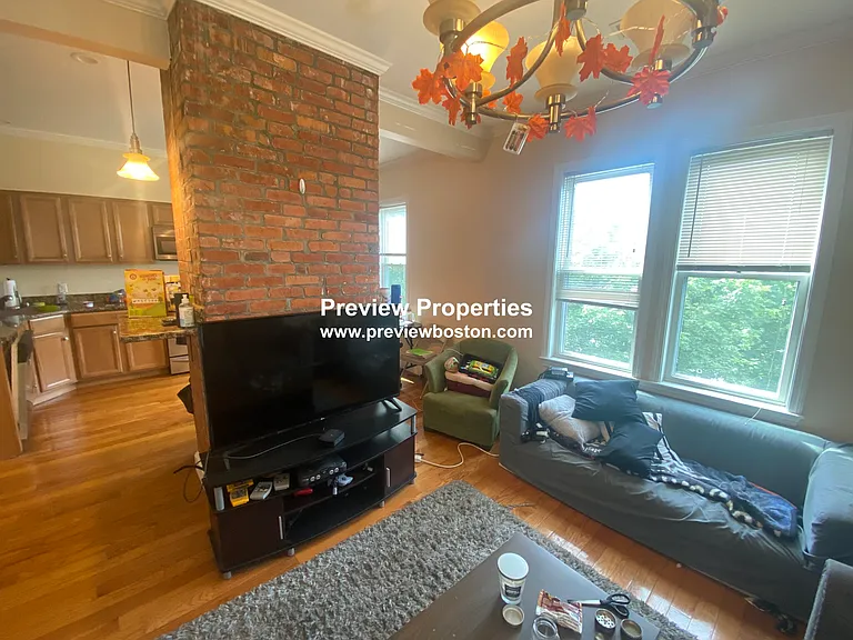Circuit St — Photo 2