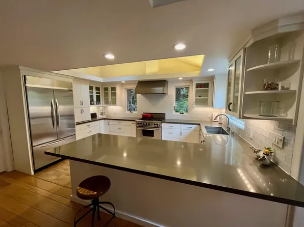 (undisclosed Address), Oakland, CA 94611