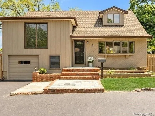 4 Sibley Place, Huntington Station, NY 11746