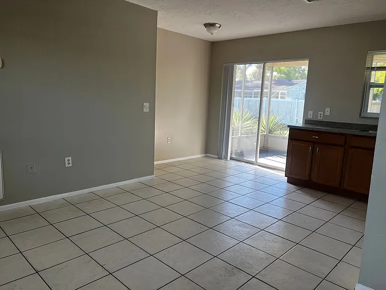 558 Briarwood Rd — Photo 7