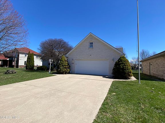 3rd image of 1013 S Lallendorf Rd