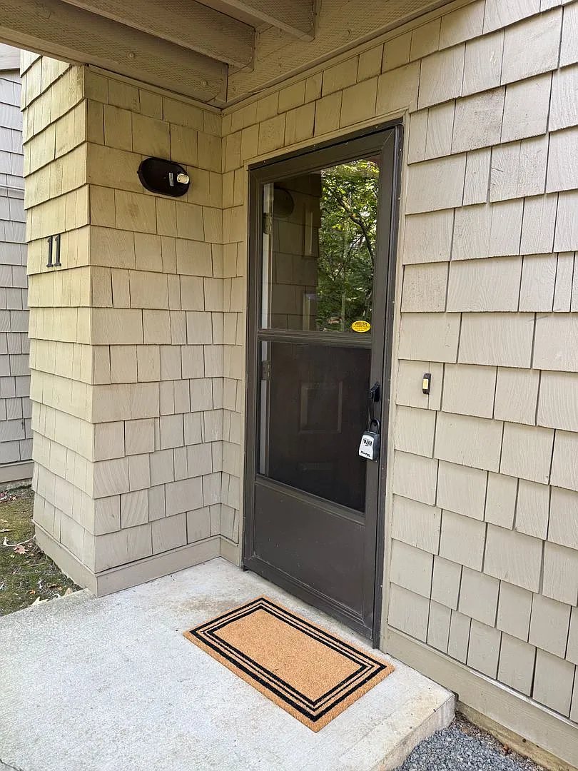 Remodeled Lake Oswego Condo | Quiet Neighborhood, Pool & A/C — Photo 2
