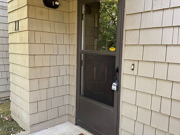 2nd image of 11 Crestfield Ct