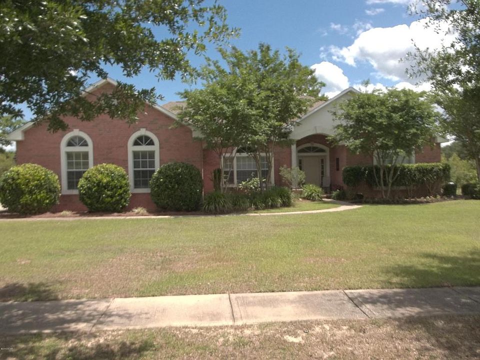 1st image of 206 Club House Dr W