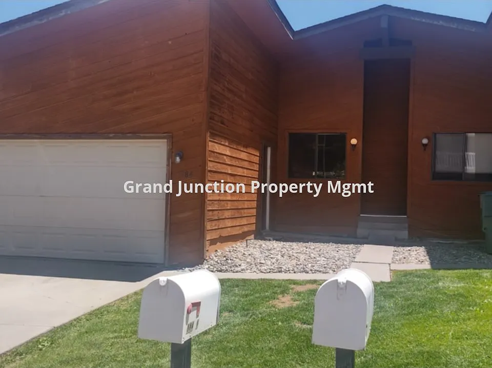 384 E Valley Cir #B