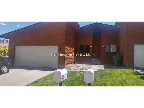 384 E Valley Cir #B Photo 1