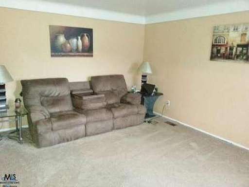 5th image of 22075 Elmwood Ave