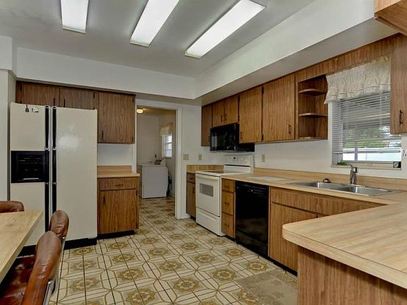 5th image of 3446 Parkway Blvd