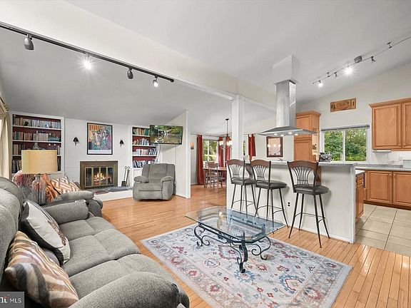 4th image of 9233 Spring Valley Rd