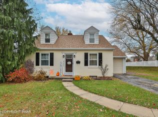 4221 Windsor Dr, Allentown, PA 18104