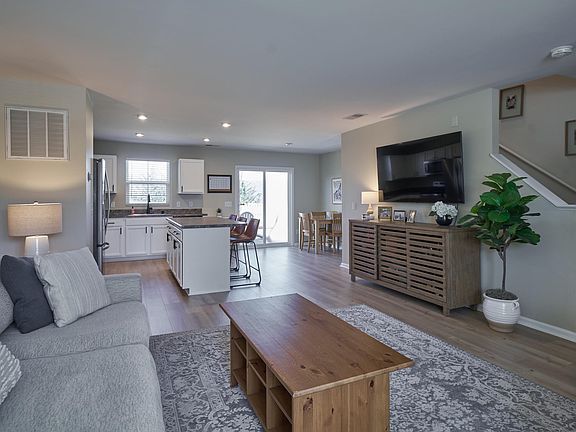 5th image of 602 Maplestead Farms Ct