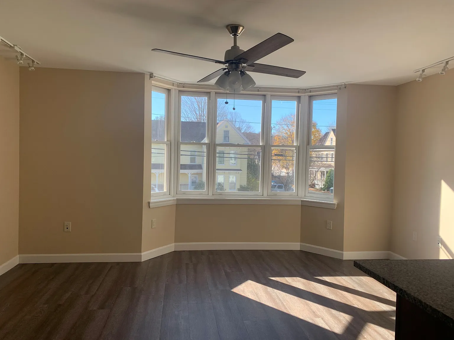 2 bed, 1003 sqft, $1,650 — Photo 3