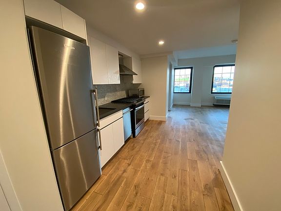 2nd image of 504 Myrtle Ave #8GG