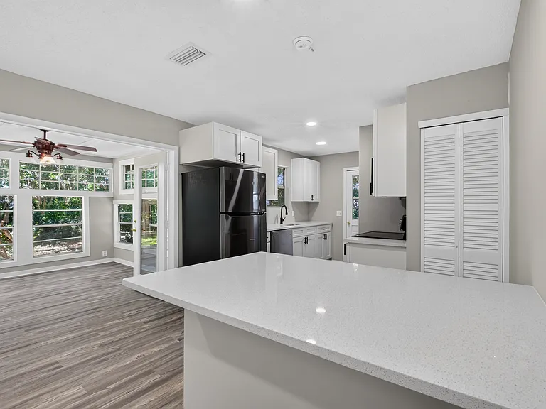 417 Pine Ave — Photo 6