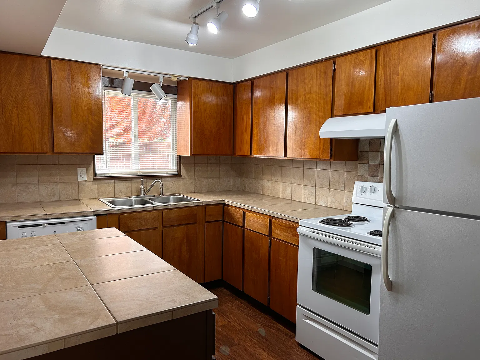 3 bed, 1248 sqft, $1,395 — Photo 4