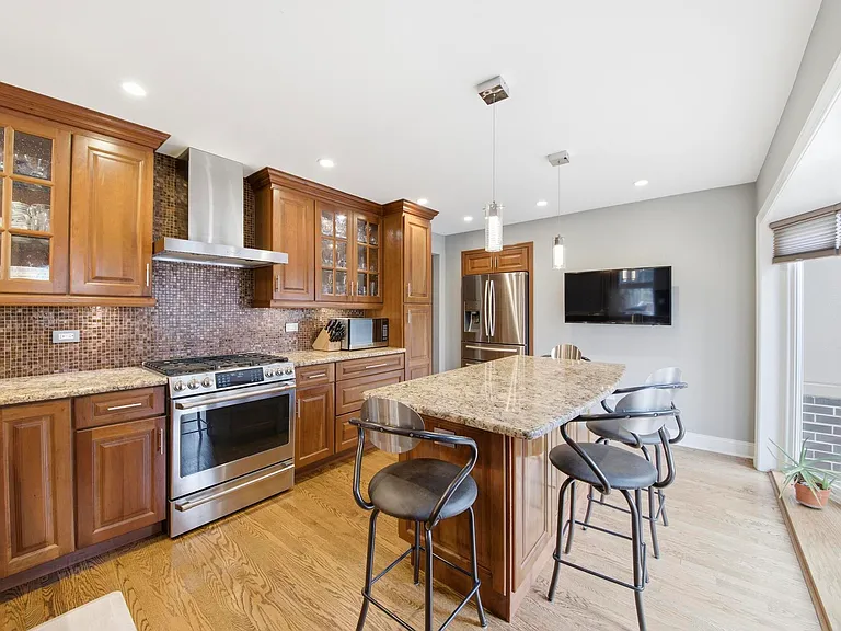 E Burr Oak Dr — Photo 10