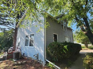 1021 Kavan St, Omaha, NE 68107