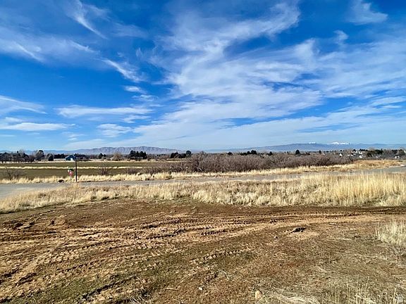 5th image of 2057 E Maple Hills Ln