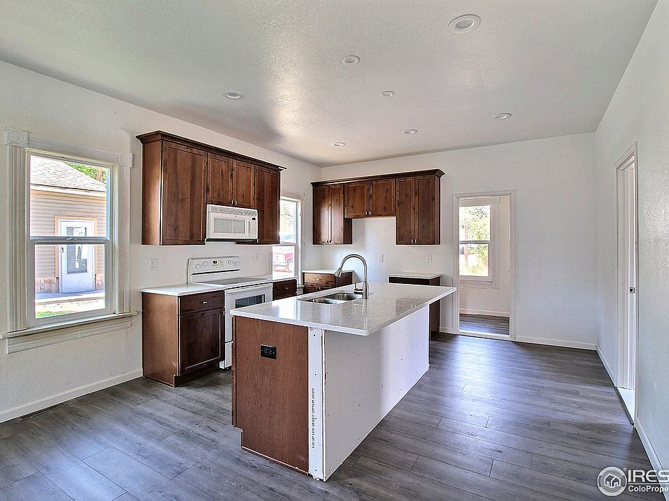 1st image of 215 11th St