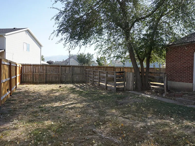 3551 S. 2200 W. — Photo 15