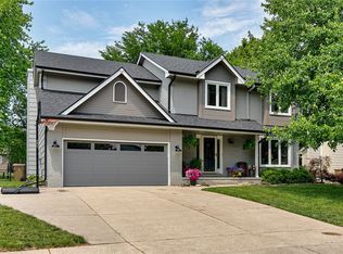 8013 Hickory Dr, Urbandale, IA 50322