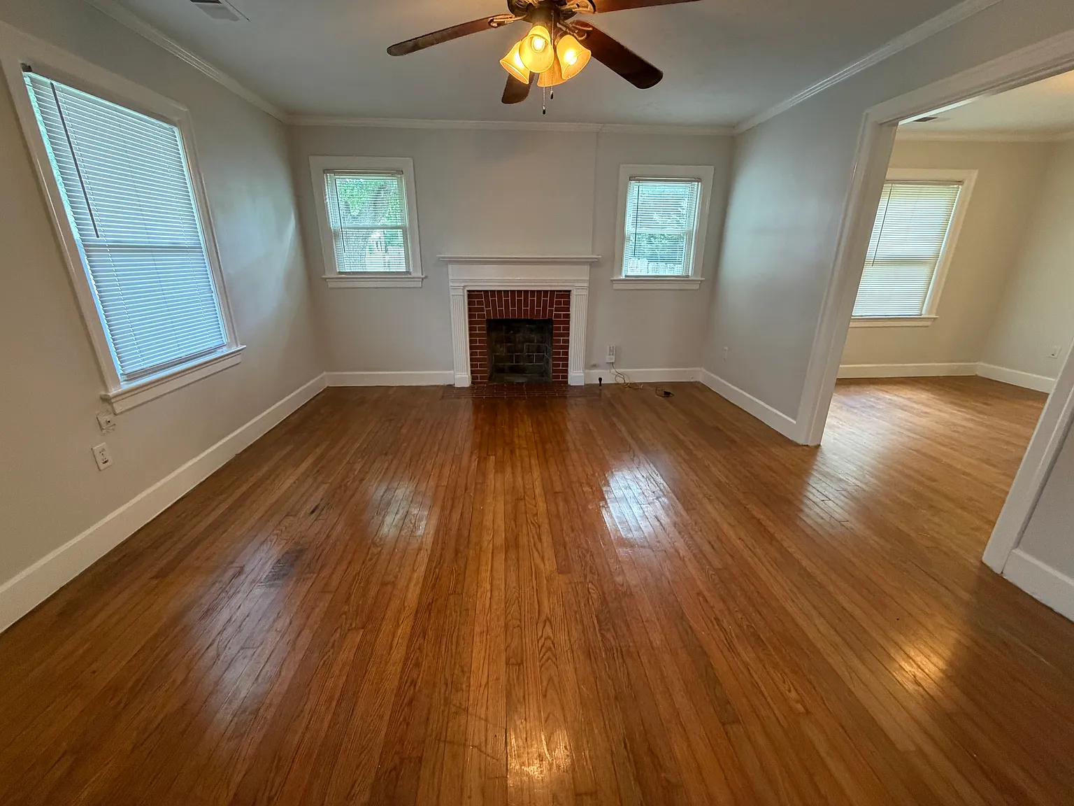 2 bed, 950 sqft, $1,400 — Photo 3