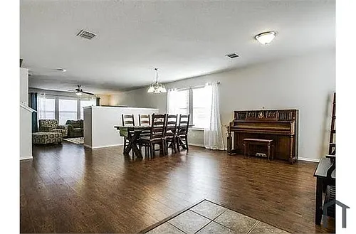 1601 Lionheart Dr Photo 1