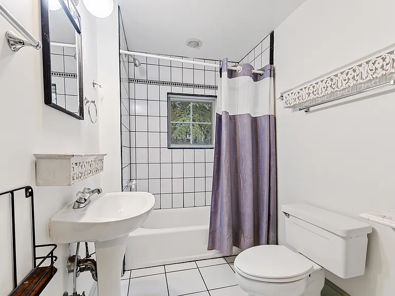 208 S High St — Photo 7